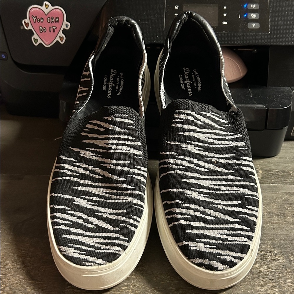 Dearfoams Black and White Comfort Slippers